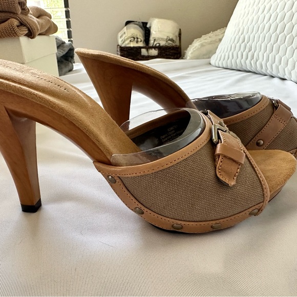 Audrey Brooke Heels Size 8 - Picture 2 of 5
